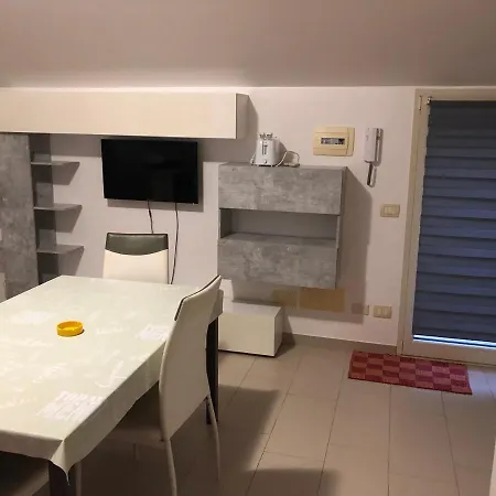 Apartment Mansarda Mentana Due *